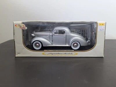 1936 Pontiac Deluxe Silver 1:18 Signature Models - Image 1 of 4