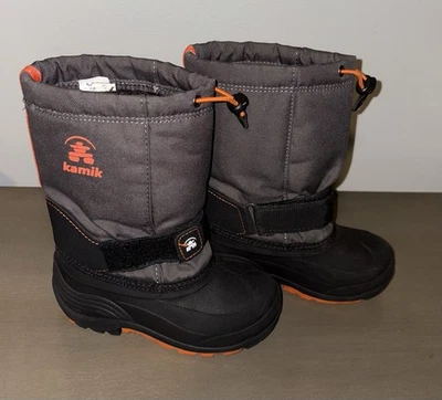 Botas de neve Kamik Little Kids tamanho 13 impermeáveis isoladas - Imagem 1 de 4