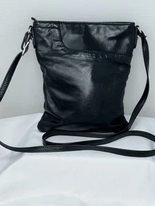 MARGOT Crossbody Black Pebbled Leather Shoulder Bag Split Pocket Purse EXCELLENT - Foto 1 di 12
