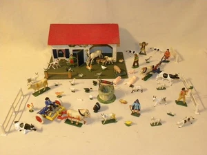 VINTAGE JOUET ANCEN DIORAMA FERME AVEC FIGURINES ACCESSOIRES ET ATTELAGE STARLUX - Picture 1 of 24