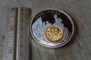 PORTUGAL EUROPEAN CURRENCIES MEDAL W/ COIN INSERT LARGE MEDAL 49MM - Picture 1 of 3