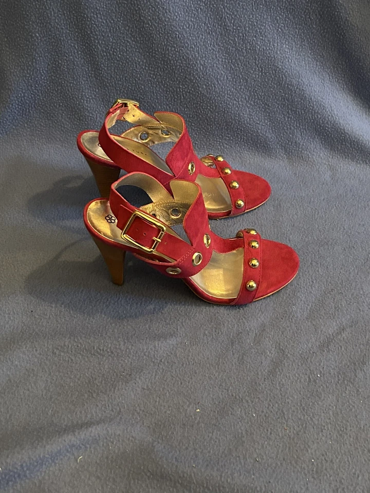 NOVO QUENTE Trina Turk Loleta Enfeitado Ilhós Rosa Loganberry Sandálias Salto 8.5 - Imagem 1 de 4