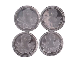 Menge 4 Glas geprägt Untersetzer. Weihnachtskerze & Stechpalme. 3 3/4" clear & frost - Bild 1 von 4