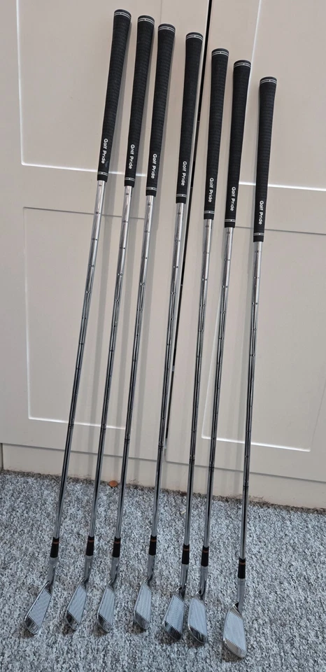 Wilson Staff Model DYNAPOWER 3-9 Iron Fluid Feel / Dynamic Gold Stiff Shaft - Image 1 of 4