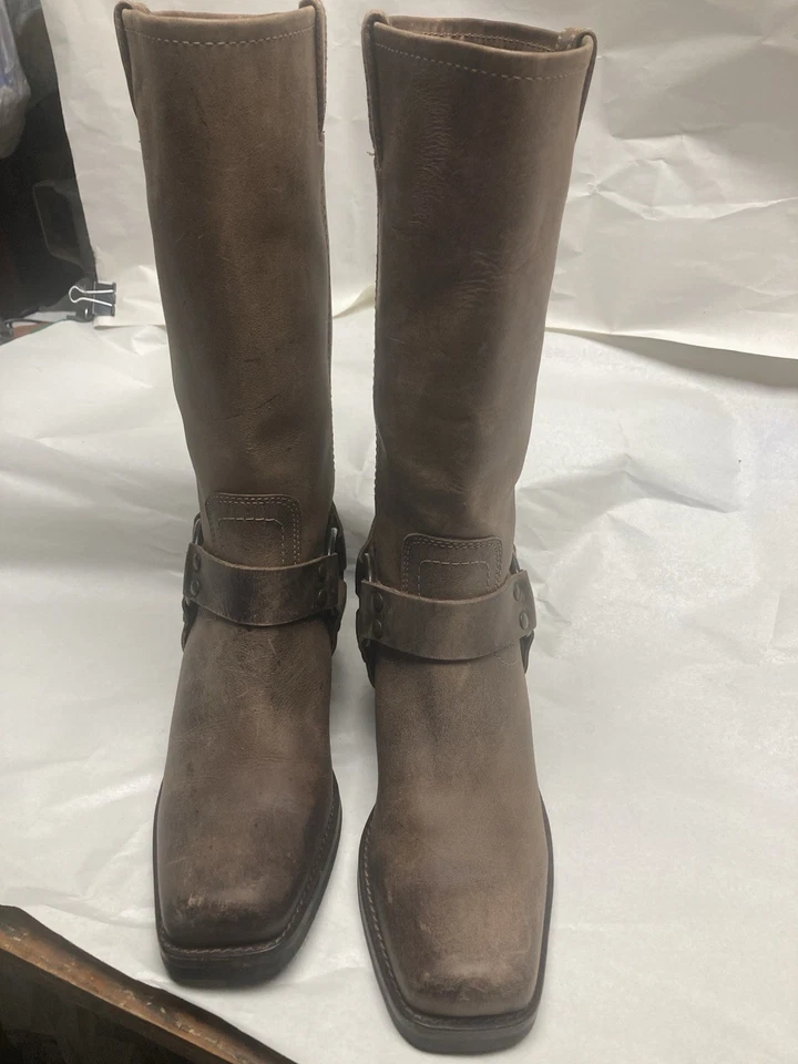 Женские сапоги с ремнем BCBGirls размер 7,5 B квадратный носок - Изображение 1 из 4