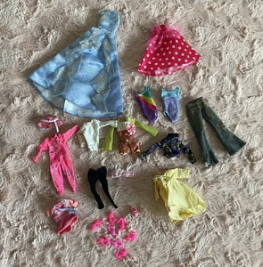 Lot Smaller Than Barbie Clothes (Kelly Chelsea Small Doll Bratz) - Bild 1 von 8