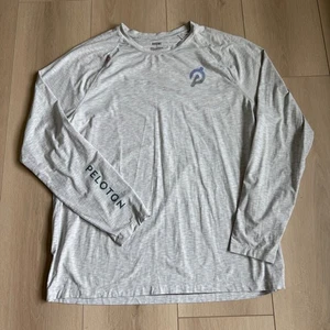 Camisa de Entrenamiento Rhone X Peloton XXL Manga Larga Gris Ropa Activa Top Hombres DEFECTUOSA - Imagen 1 de 6