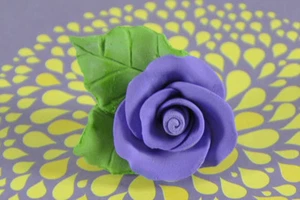 28 Roses Leaves Purple Red Yellow Pink Maroon Blue Sugar flowers cake decoration - Picture 1 of 13