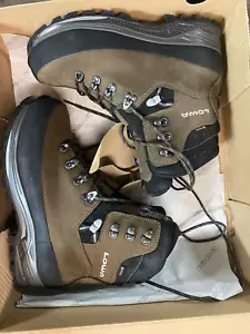 LOWA Men's Tibet Tactical Boots Shoes NOS size 8 - Picture 1 of 3