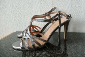 PEDRO MIRALLES High Heels Sandalen Gr. 42 Leder Silber glänzend - Bild 1 von 20