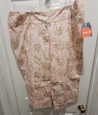 Faded Glory Ladies Plus Size Pink Pattern Capri Pants sz. 24W - Image 1 of 4