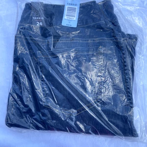 NEW! Torrid Premium Stretch Jegging Crop, Size 24 Plus, Blue, Comfort Fit, NWT - Picture 1 of 5
