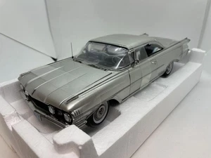 Sun Star 1/18 Oldsmobile 98 Hard Top Silver Diecast Model 105 007 Classic - Picture 1 of 9