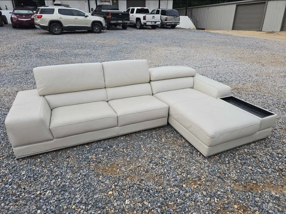 Sofá seccional de cuero moderno Modani - blanco roto / gris claro chaise lounge -... Foto 1 de 4