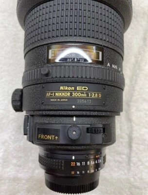 Nikon 300mm f/2 8d Autofocus lens with a CT-304 hard shell case - Image 1 of 4