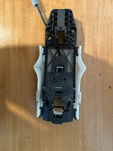 Skoda Octavia 5E Lagerbügel Türgriff links hinten 5L0837885C original - Bild 1 von 3