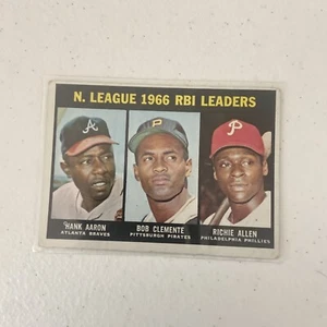 1967 Topps - #242 Roberto Clemente, Dick Allen, Hank Aaron - Picture 1 of 4