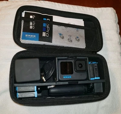 Черная экшн-камера GoPro HERO10 с аксессуарами - Изображение 1 из 4