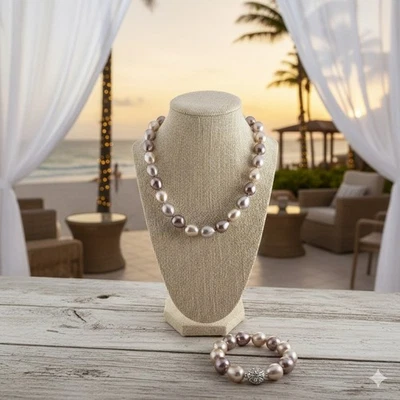 Collar de perlas de diseño Premier con colores como bronceados suaves, morados y grises Foto 1 de 4