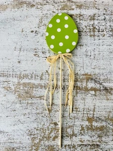 Gepunktete Osterei Pflanze Poke grün und weiß mit Raffia Schleife - Bild 1 von 5