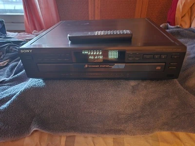 Sony CDP-C250Z 5 Disc CD Changer Player and Remote - Image 1 of 4