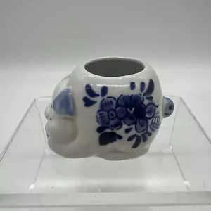 Estatuilla porta palillos de dientes de maíz cerdo durmiente pintada a mano de porcelana azul Delft - Imagen 1 de 8
