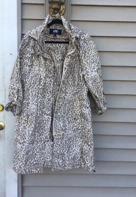 Chaqueta Metro Talla L Leopardo Foto 1 de 4