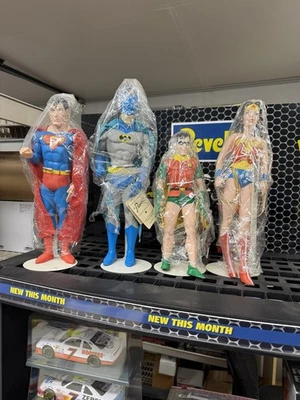1982 Hamilton Regalos Batman Robin Superman y Wonderwoman Figuras Nuevo Foto 1 de 4