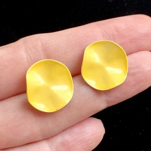 1980s Yellow Undulating Wave Enamel Stud Earrings Lightweight New Cushion Backs - Picture 1 of 8