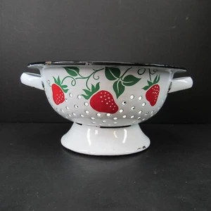 1983 Teleflora White Painted Metal Collander with Strawberry Design 4"X8" - Picture 1 of 8