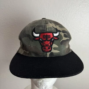 Cappello Mitchell Ness vintage mimetico Chicago Bulls OSFM - Foto 1 di 6