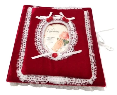 Carpeta de álbum de fotos retro vintage cubierta de tela de encaje de terciopelo rojo años 80 Foto 1 de 4