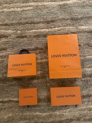 Auténticas bolsas y cajas de regalo LOUIS VUITTON con bolsas antipolvo (14x10x4,5 y 8x7x4,5) Foto 1 de 2