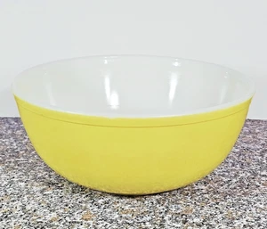 Vintage #404 Pyrex Large 10" Nesting Mixing Bowl Primary Color Yellow 4 Qt - Picture 1 of 9