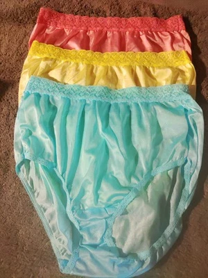3 Pair Sz 7 vintage fruit of the loom 100% nylon panties w/tag, Lace Waistband  - Image 1 of 4