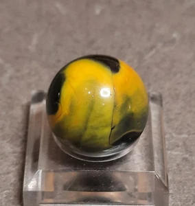 👍Mármol NLR de vidrio cubierto vintage. .63" casi nuevo.  ¡Negro y dorado! (11)👍 - Imagen 1 de 5