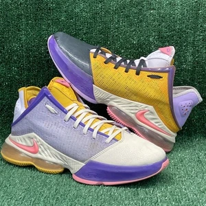 Nike Lebron 19 scarpe basse uomo 11,5 rosa lilla grigio fumo sneaker DO9829-500 - Foto 1 di 18