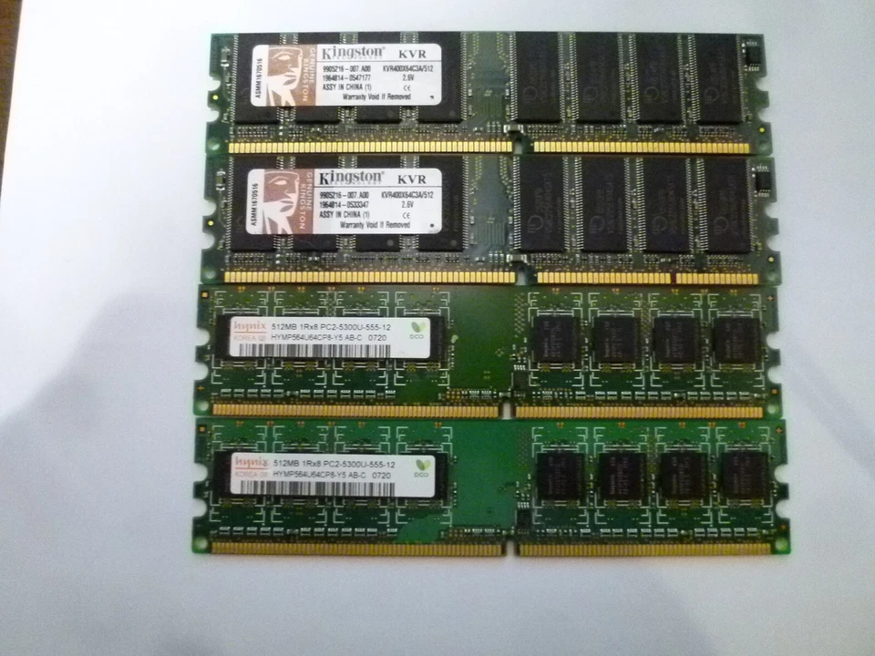 Hynix and Kingston 4 x 512 MB (Total 2GB) PC2-5300U-555-12 & KVR400X64C3A  RAM - Image 1 of 4