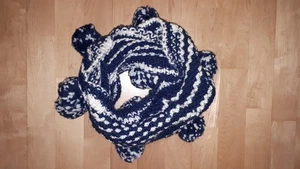 s. Oliver Damen gestrickter Loop Strickschal Rundschal Wolle blau weiß Bommel - Bild 1 von 4