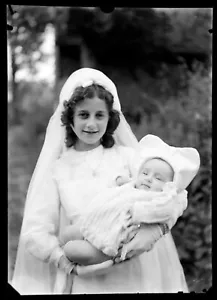 Portrait enfants jeune fille communiante bébé - ancien négatif photo an. 1940 - Imagen 1 de 1