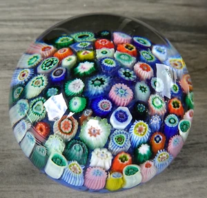 Pisapapeles Millefiori grande de vidrio Strathearn azul de 2,90" - Imagen 1 de 11