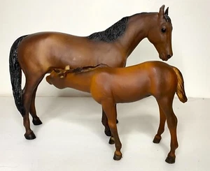 Juego de yegua y potro lactante Breyer vintage original pura sangre - Imagen 1 de 9
