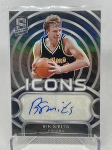 2023-24 Panini Spectra Icons Autographs #9 Rik Smits Auto /99 - Bild 1 von 2