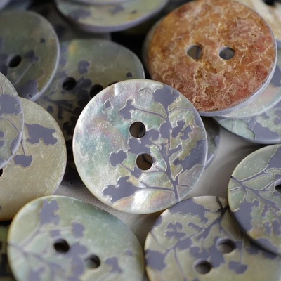 18mm Tex Garden (UK) Silver-backed Greyish Purple Leaf Branch Shell Buttons 5pcs - Image 1 of 4