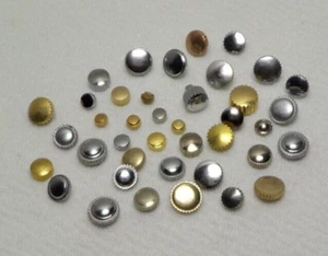 LOTTO DI 40 CORONE OROLOGI OROLOGIAIO RICAMBI LOTTO ASSORTITI ALCUNI PLACCATI ORO - Foto 1 di 13