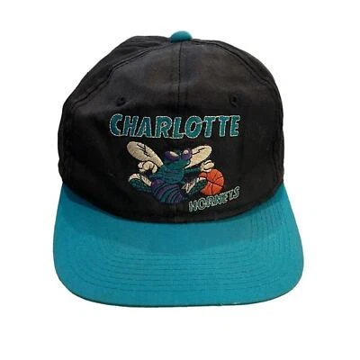 Boné de basquete vintage NBA Charlotte Hornets logotipo preto bordado anos 80 anos 90 - Imagem 1 de 4