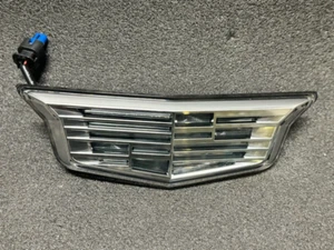 Cadillac LYRIQ 2023-2025 emblema de luz delantera nuevo OEM 85522471 - Imagen 1 de 2