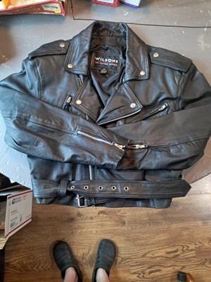 Chaqueta de motociclista pesada negra de cuero Wilson vintage años 90 para hombre talla mediana LEER Foto 1 de 4