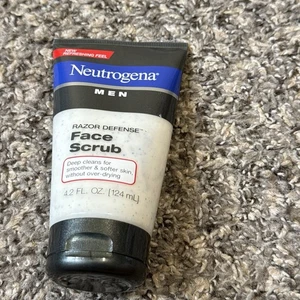 Neutrogena Uomo Rasoio Difesa Esfoliante Rasatura Scrub Viso 4,2 fl oz Nuovo - Foto 1 di 2