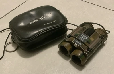 Simmons Realtree Binoculars 8x21 - FOV 372 - 1000 Yards Collectible - Image 1 of 2